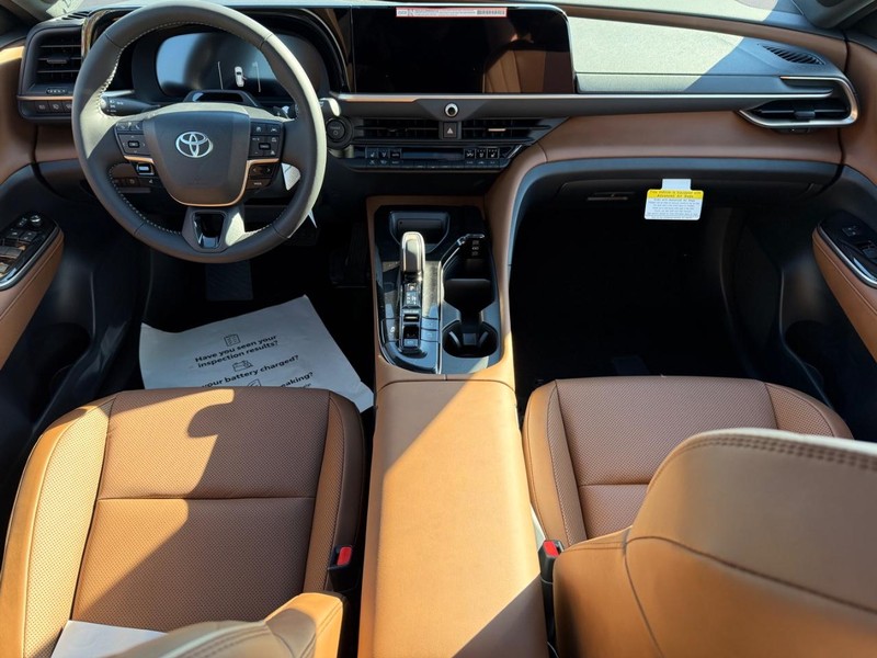 Toyota Crown Signia Vehicle Image 06