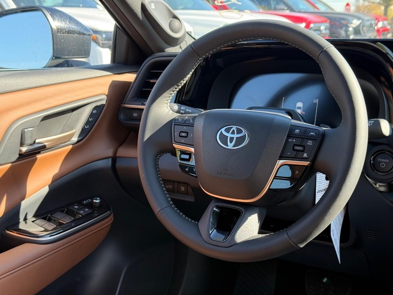 Toyota Crown Signia Vehicle Image 07