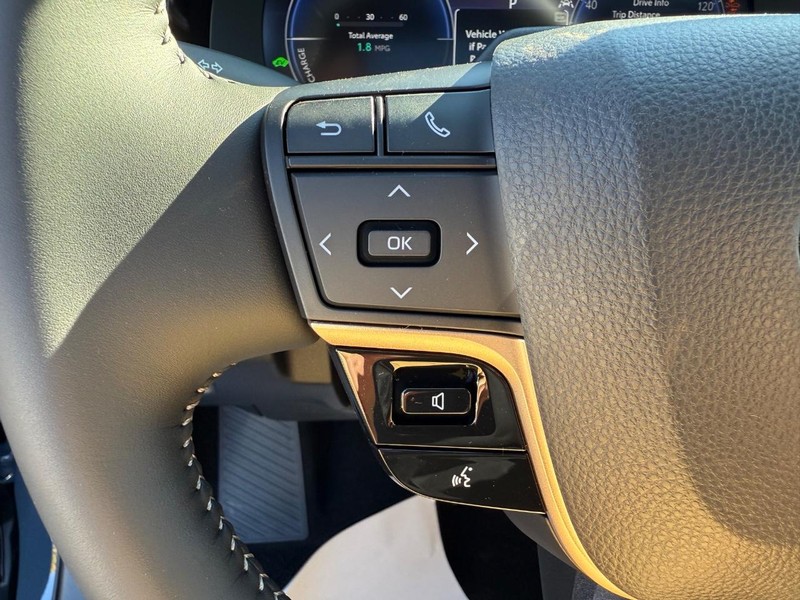 Toyota Crown Signia Vehicle Image 08