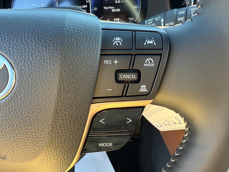 Toyota Crown Signia Vehicle Image 09