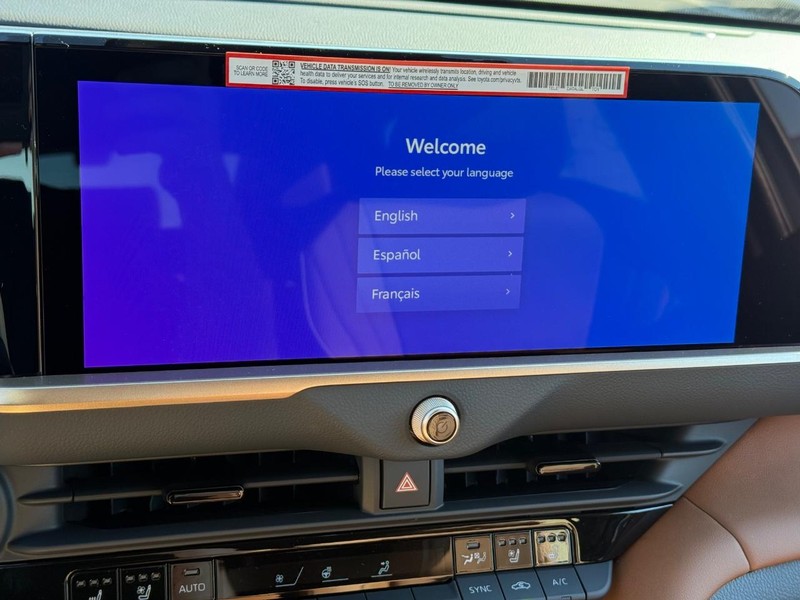 Toyota Crown Signia Vehicle Image 12