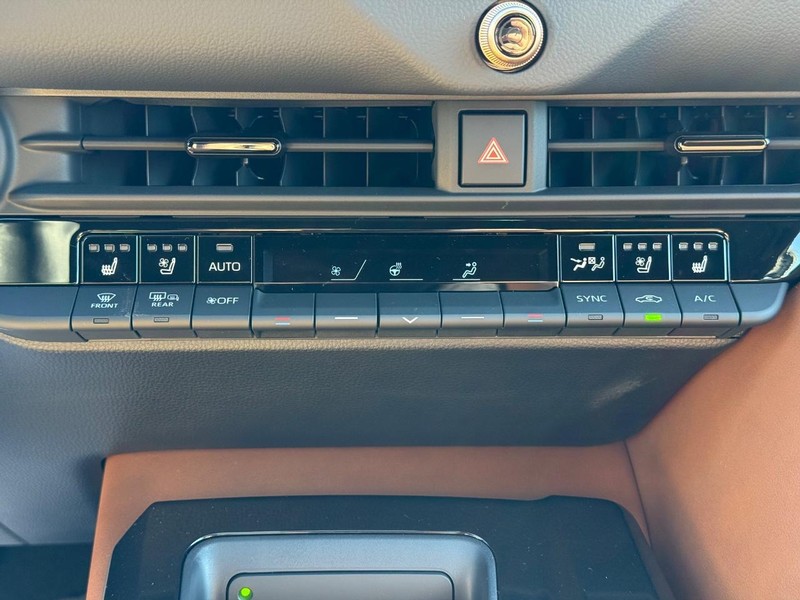 Toyota Crown Signia Vehicle Image 14