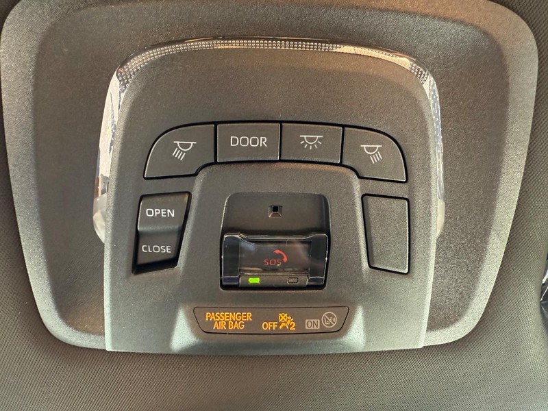 Toyota Crown Signia Vehicle Image 17