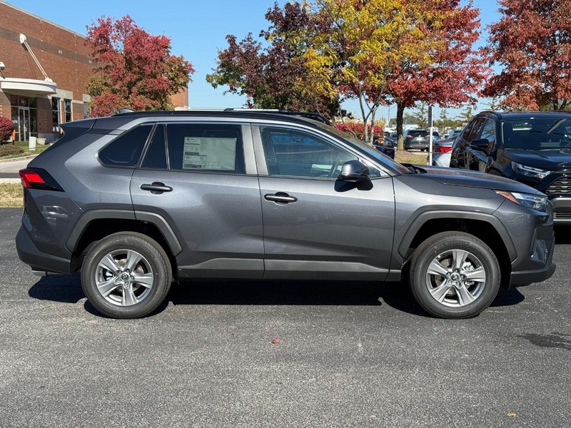 Toyota RAV4 Vehicle Image 02