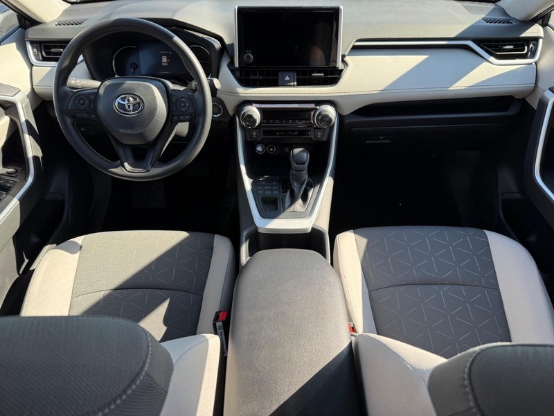 Toyota RAV4 Vehicle Image 05