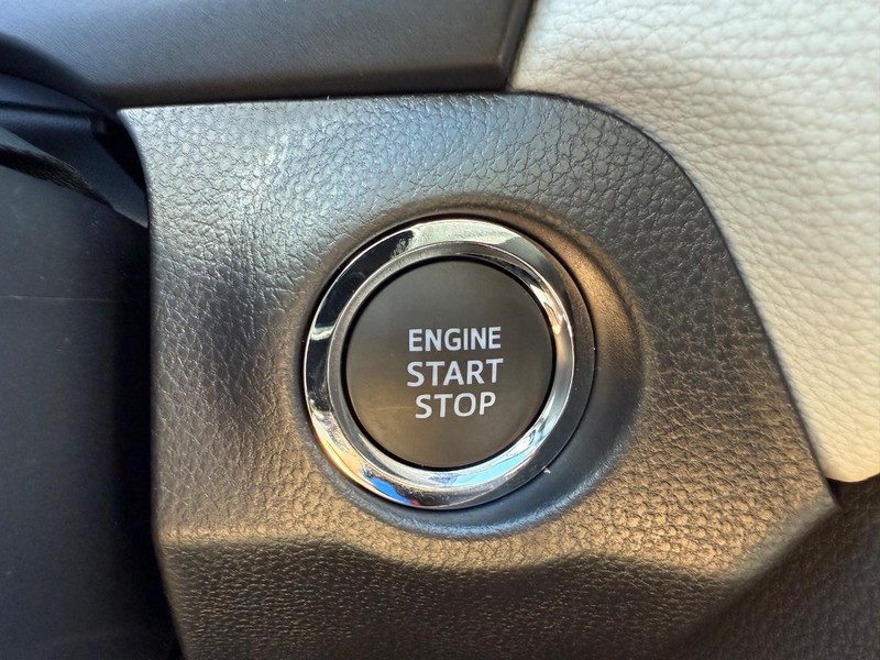 Toyota RAV4 Vehicle Image 09