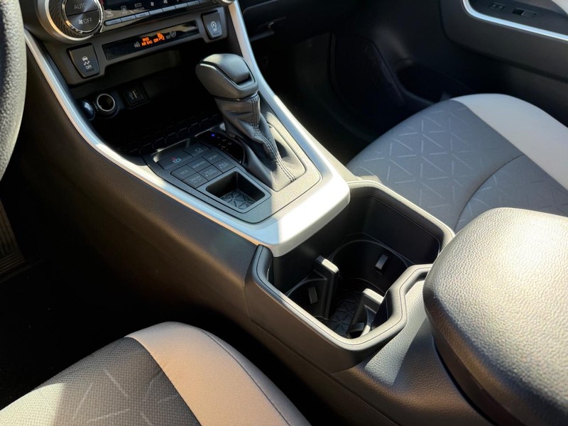 Toyota RAV4 Vehicle Image 13