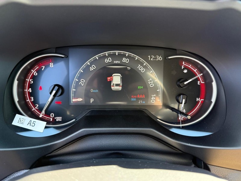 Toyota RAV4 Vehicle Image 15