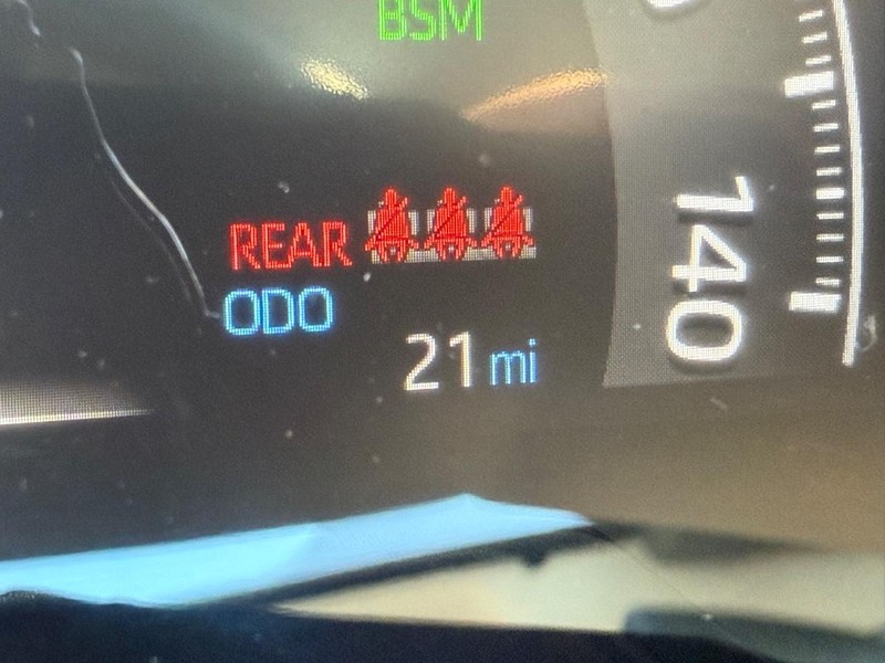 Toyota RAV4 Vehicle Image 16