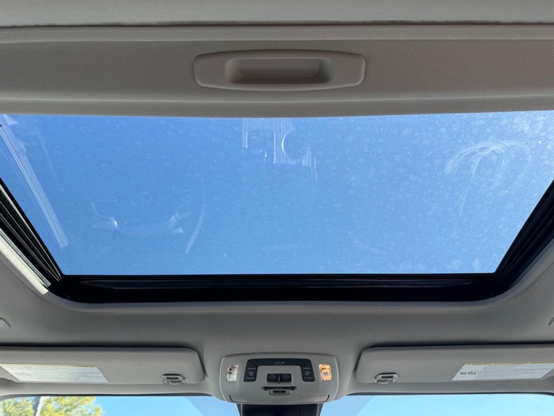 Toyota Sienna Vehicle Image 06