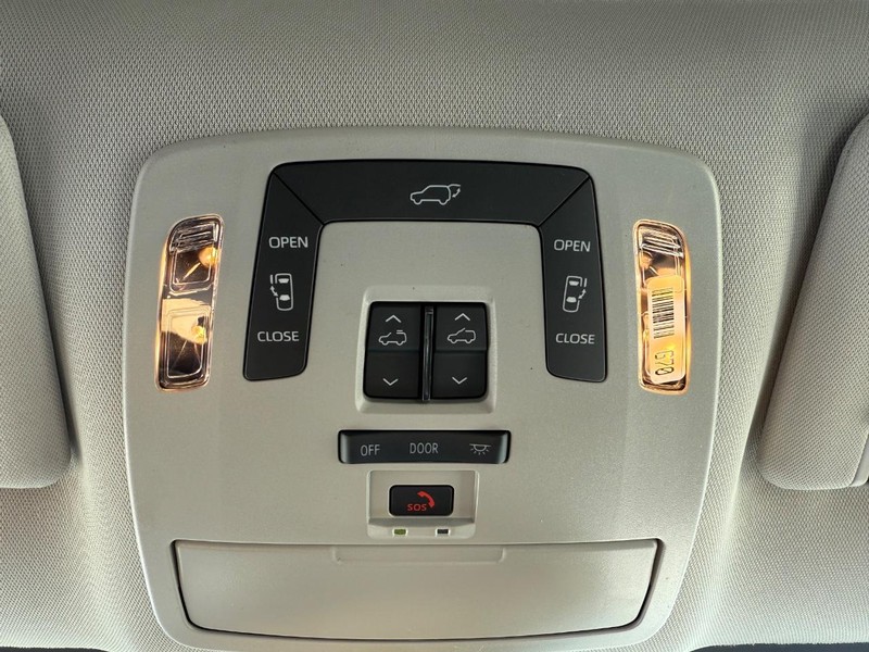 Toyota Sienna Vehicle Image 18