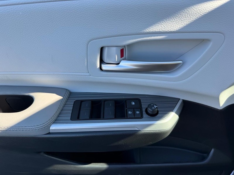 Toyota Sienna Vehicle Image 21