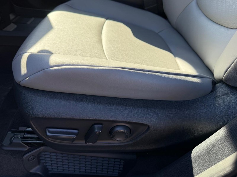 Toyota Sienna Vehicle Image 22