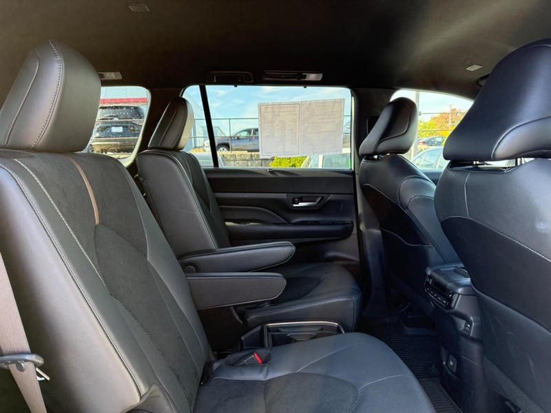 Toyota Grand Highlander Vehicle Image 11