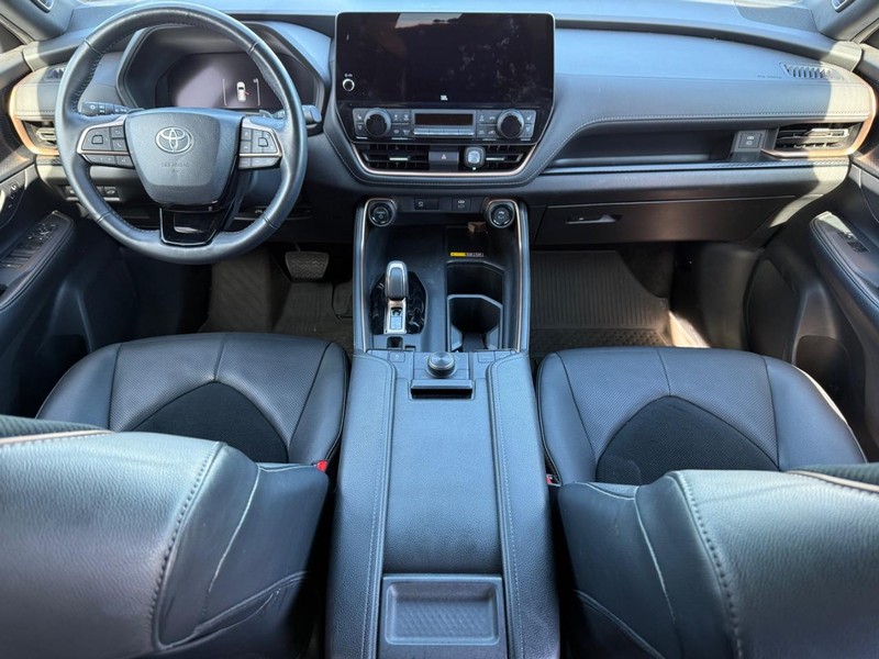 Toyota Grand Highlander Vehicle Image 13