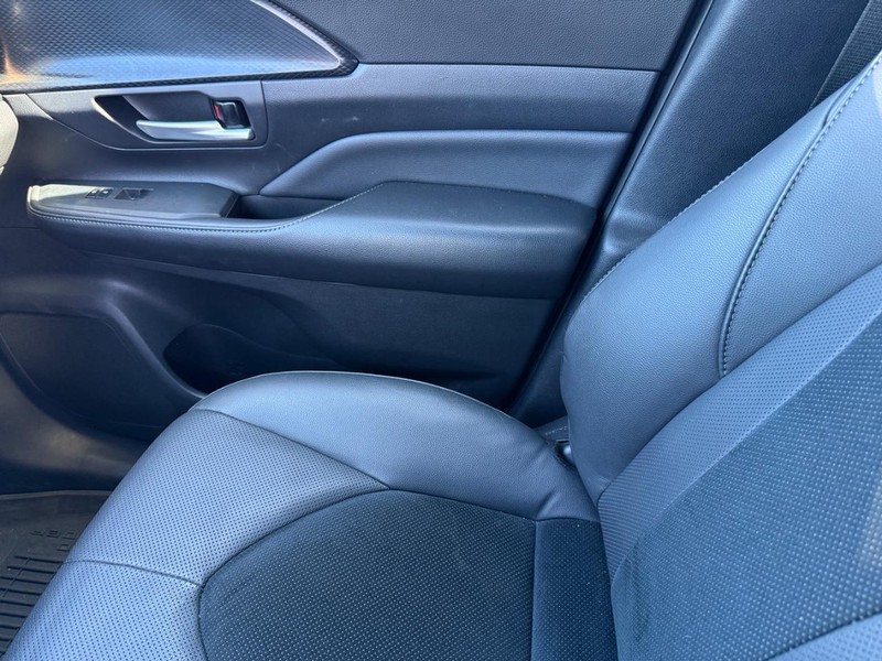 Toyota Grand Highlander Vehicle Image 22