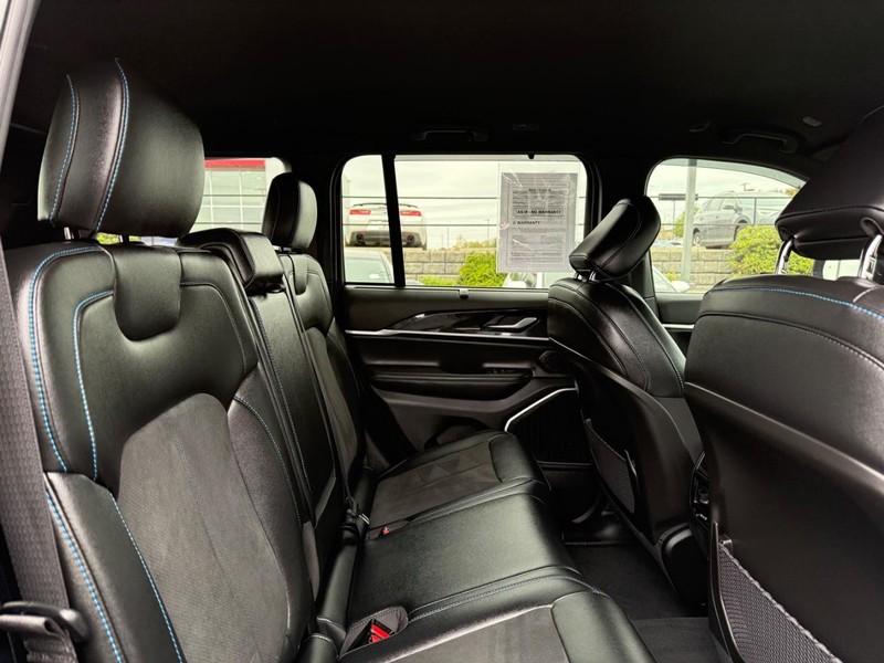 Jeep Grand Cherokee 4xe Vehicle Image 11