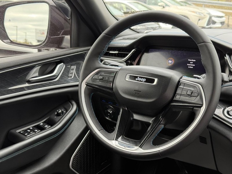 Jeep Grand Cherokee 4xe Vehicle Image 13