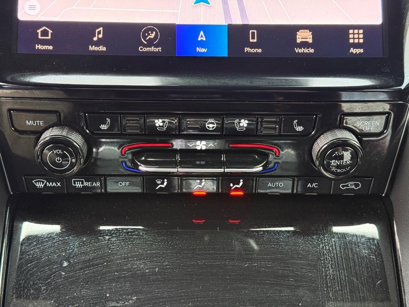 Jeep Grand Cherokee 4xe Vehicle Image 20