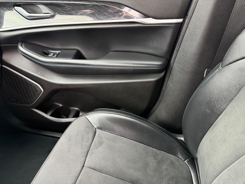 Jeep Grand Cherokee 4xe Vehicle Image 22