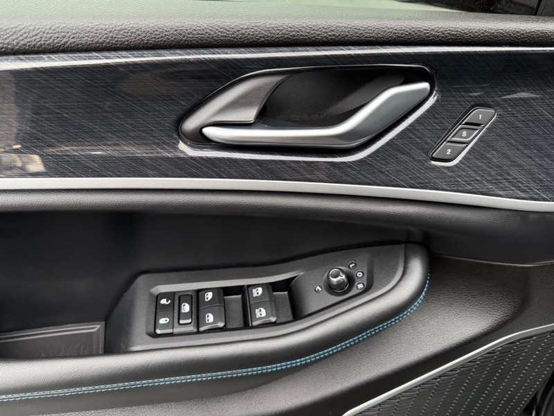 Jeep Grand Cherokee 4xe Vehicle Image 25