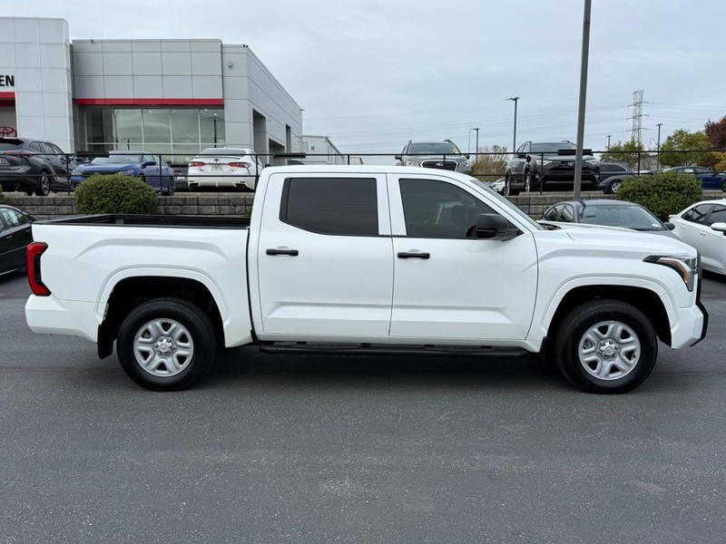 Toyota Tundra 4WD Vehicle Image 02
