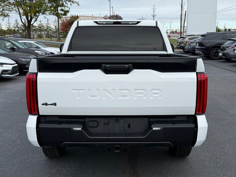 Toyota Tundra 4WD Vehicle Image 04