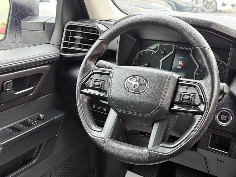 Toyota Tundra 4WD Vehicle Image 12