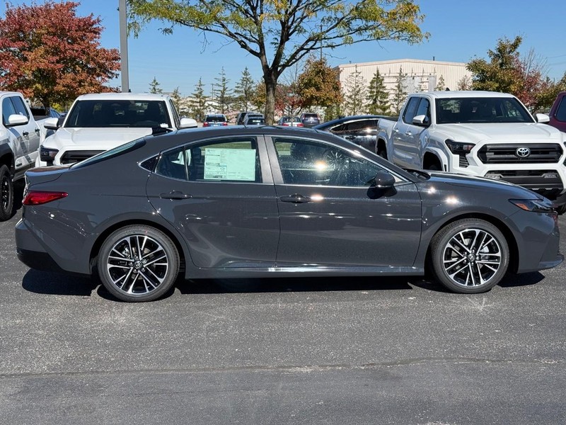 Toyota Camry Vehicle Image 02