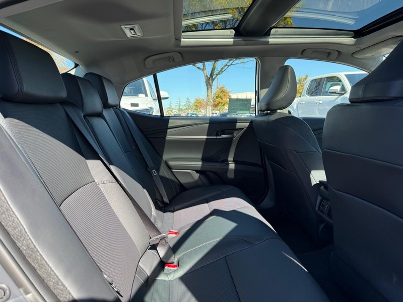 Toyota Camry Vehicle Image 04