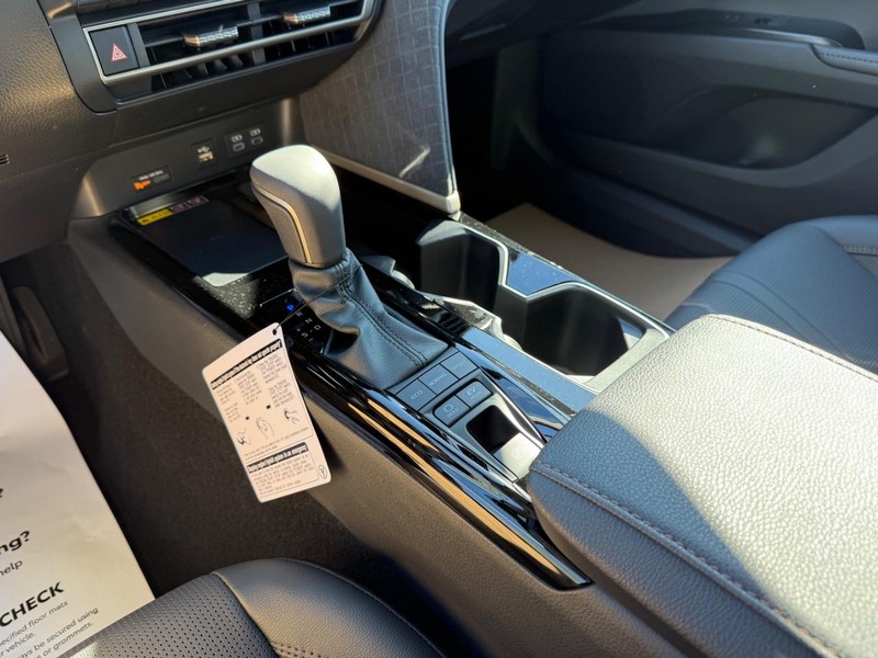 Toyota Camry Vehicle Image 14