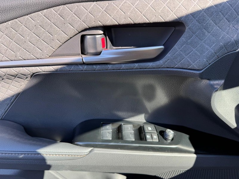 Toyota Camry Vehicle Image 19