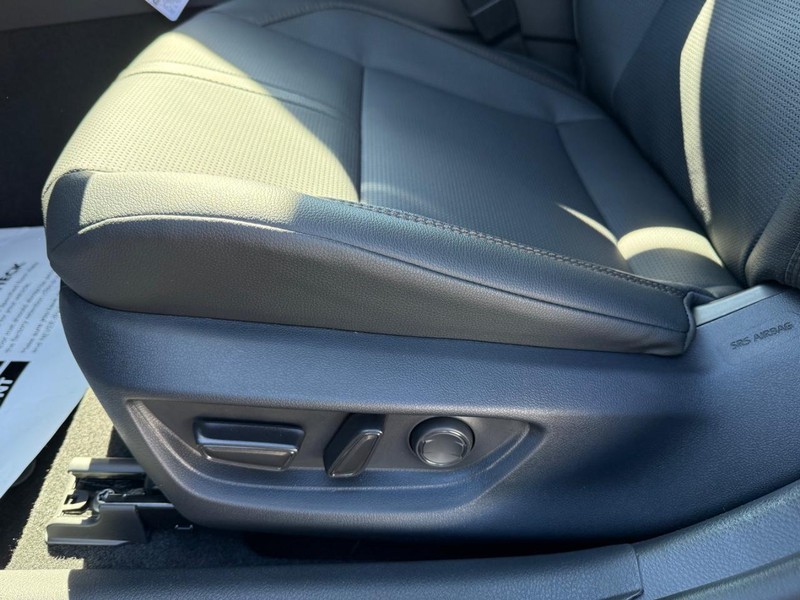 Toyota Camry Vehicle Image 20