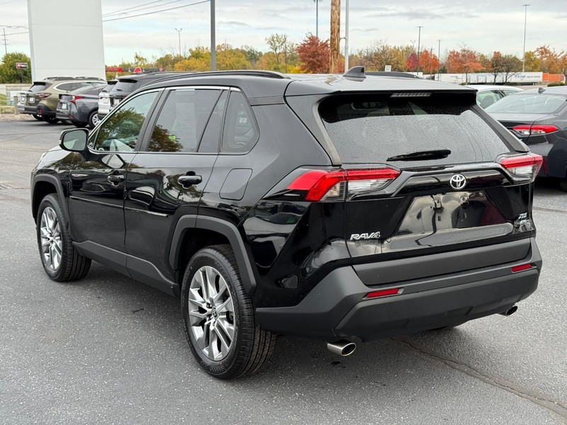 Toyota RAV4 Vehicle Image 05