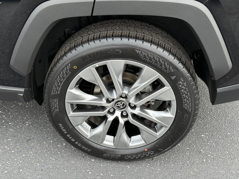 Toyota RAV4 Vehicle Image 06