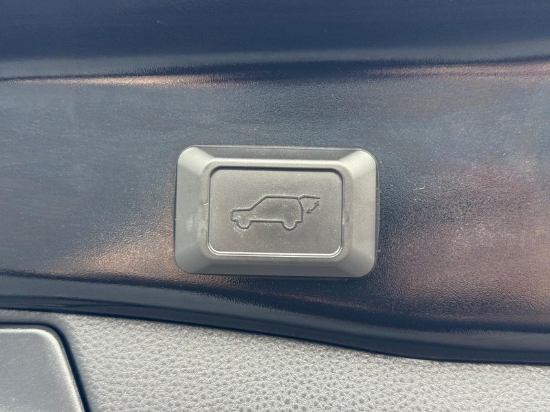 Toyota RAV4 Vehicle Image 08