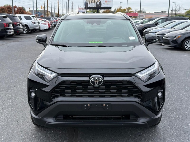 Toyota RAV4 Vehicle Image 10