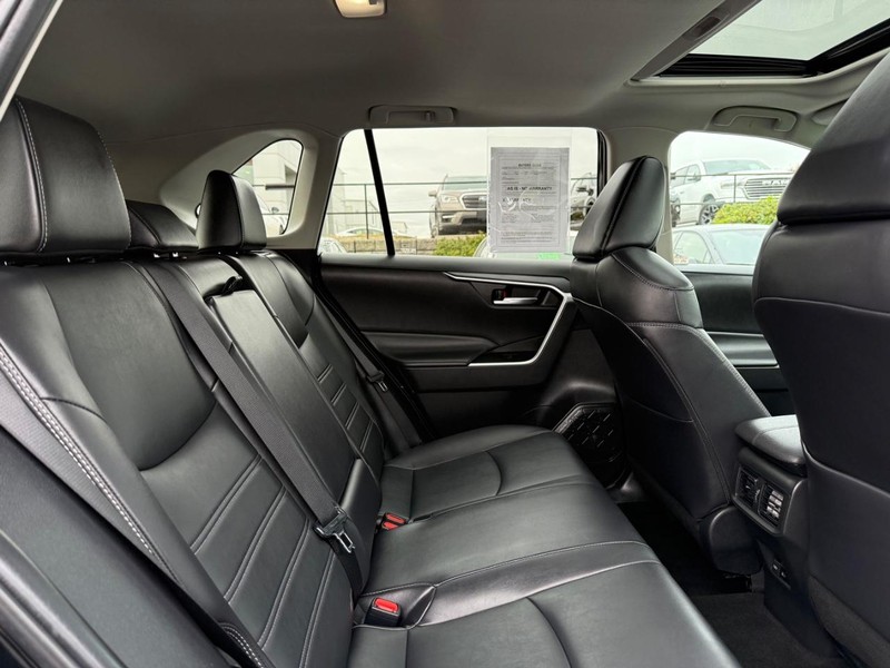 Toyota RAV4 Vehicle Image 11