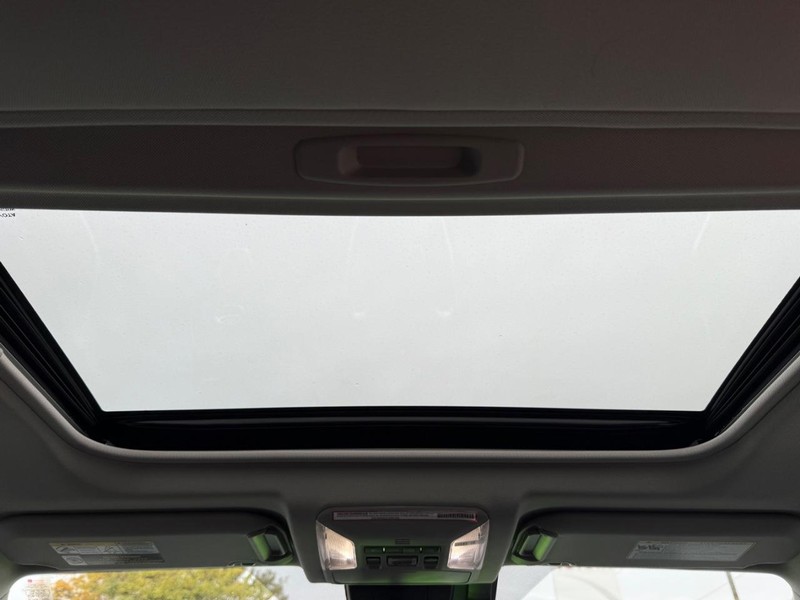 Toyota RAV4 Vehicle Image 12