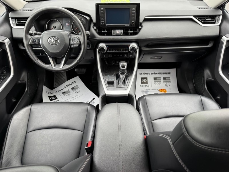 Toyota RAV4 Vehicle Image 13