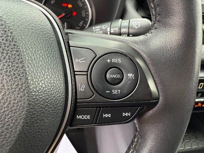 Toyota RAV4 Vehicle Image 16