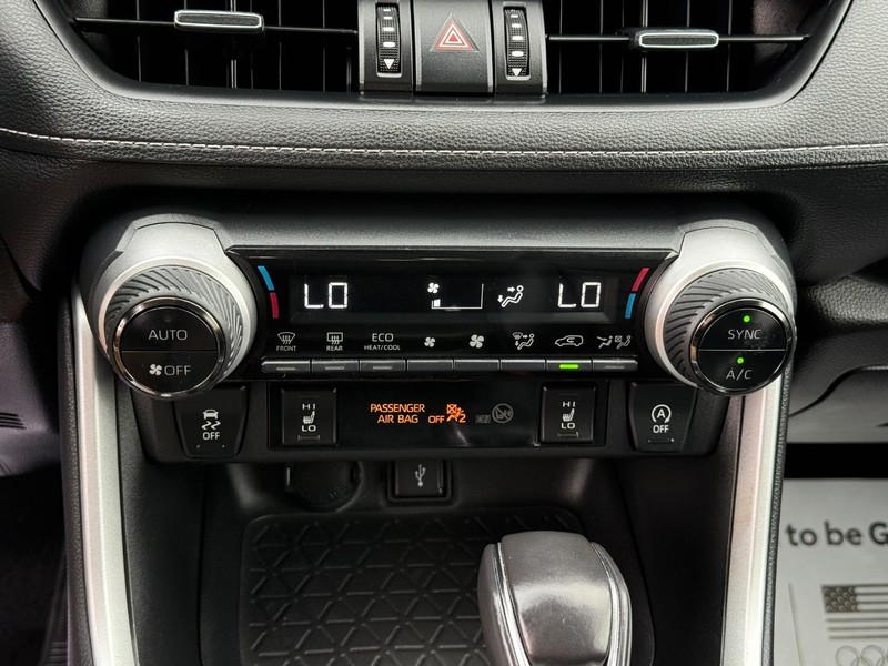 Toyota RAV4 Vehicle Image 21