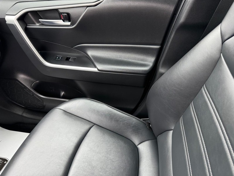 Toyota RAV4 Vehicle Image 23