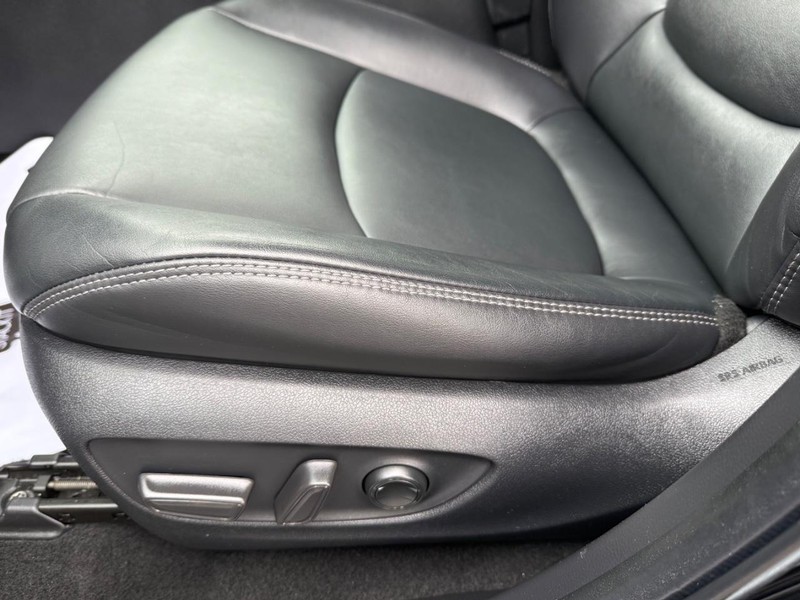 Toyota RAV4 Vehicle Image 28