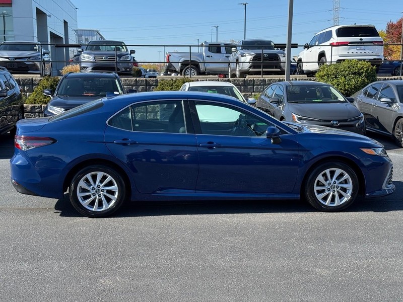 Toyota Camry Vehicle Image 02