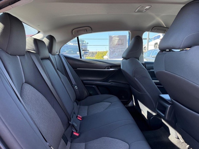 Toyota Camry Vehicle Image 10