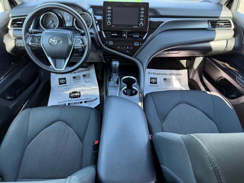 Toyota Camry Vehicle Image 11