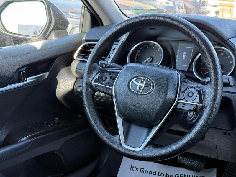 Toyota Camry Vehicle Image 12