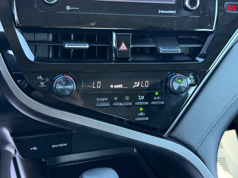 Toyota Camry Vehicle Image 17