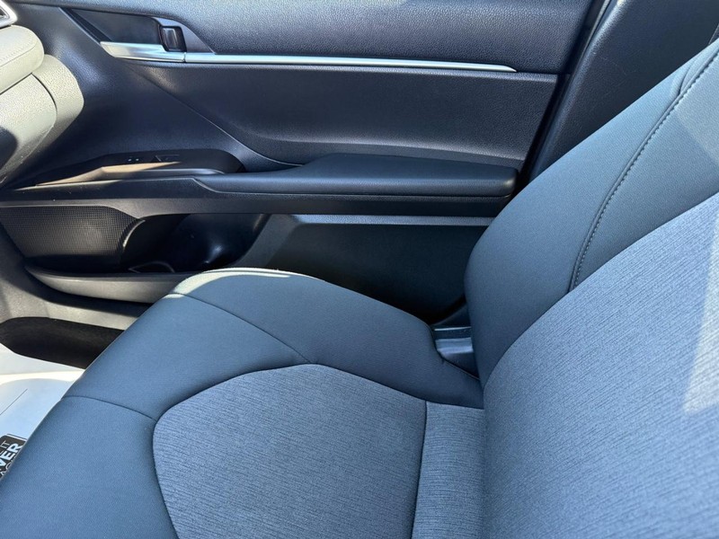 Toyota Camry Vehicle Image 19